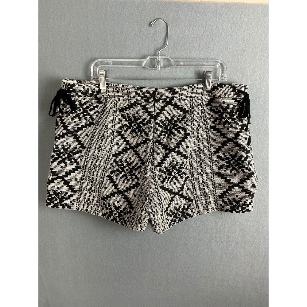 Who What Wear Shorts Women's 16 Aztec Print High Waist‎ Size